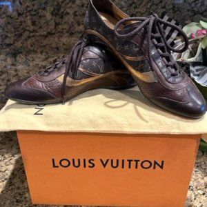 Louis Vuitton Ladies Sneakers 37.5 EUC in box